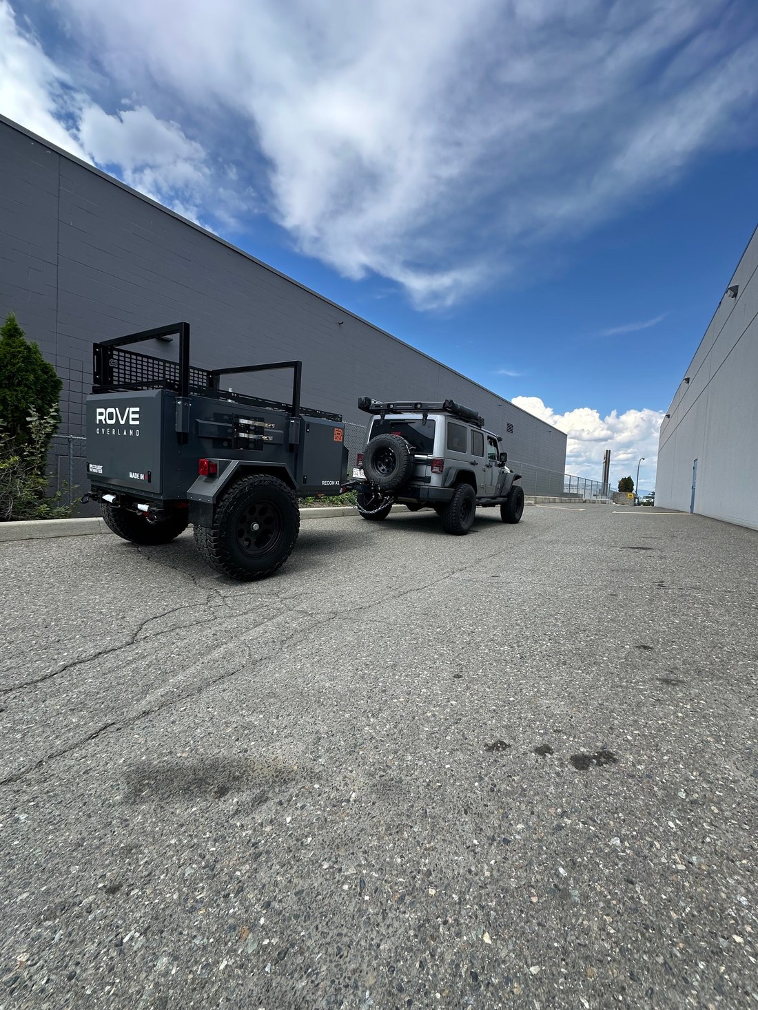 A Rove Recon X1 hitched to a Jeep, rear three-quarter view